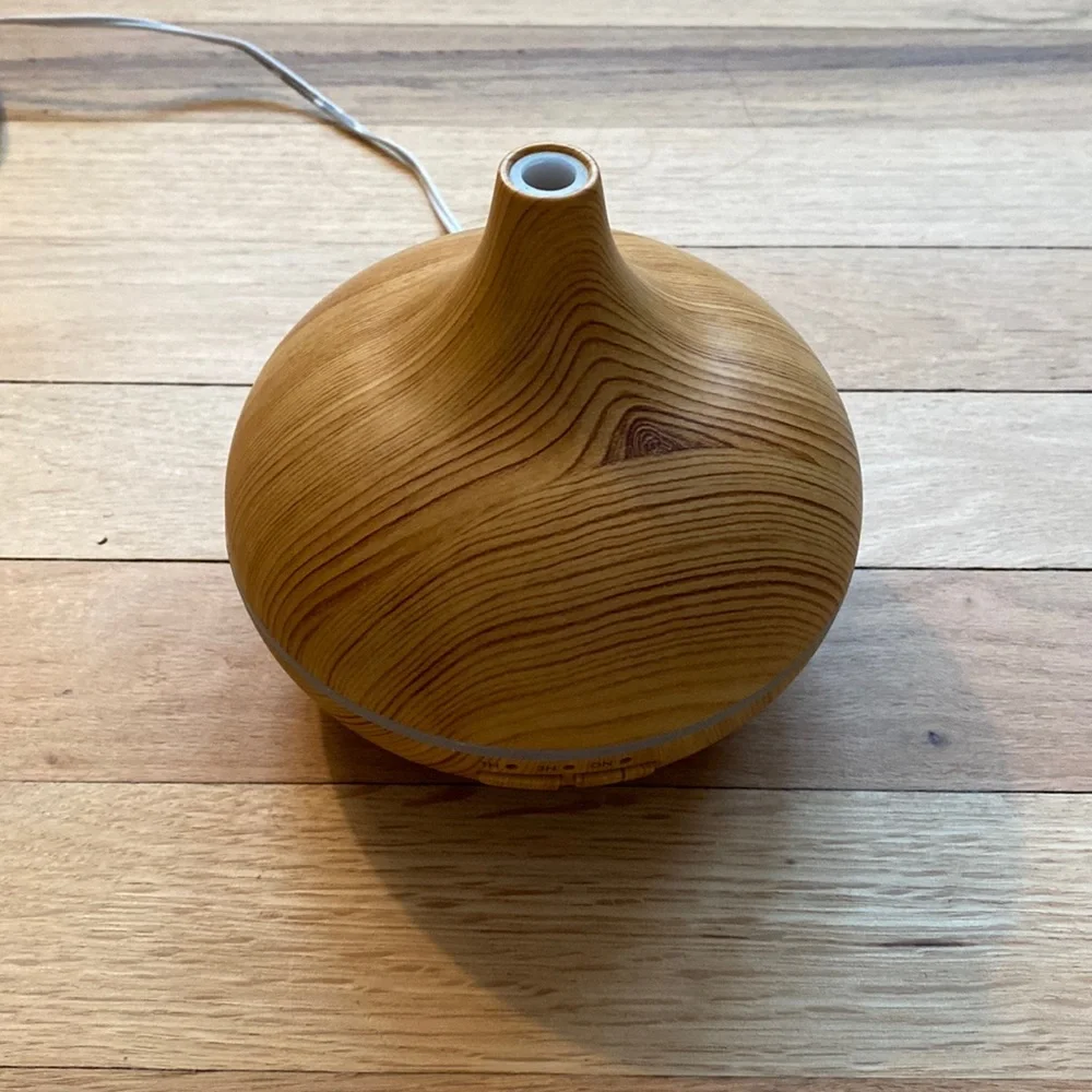 Essential oil diffuser or mini humidifier water diffuser